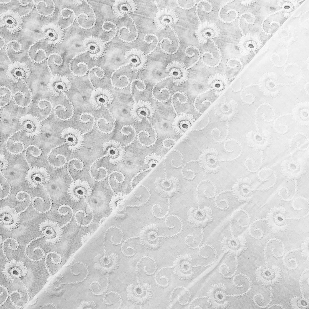 Tissu voile de coton brodé